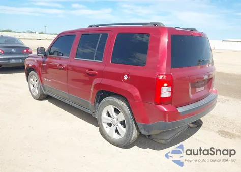 2012 Jeep Patriot Latitude z USA, uszkodzony, nr VIN 1C4NJPFA2CD704595